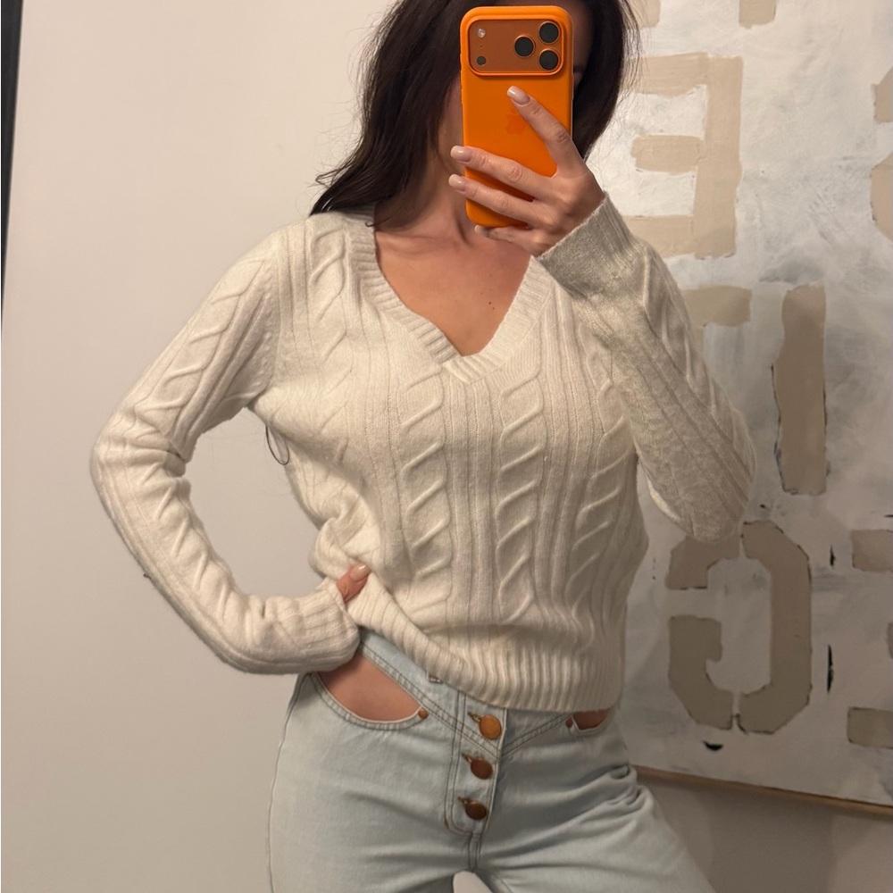 Elegant V-Neck Cable Knit Sweater - Cream